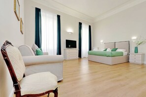 4 bedrooms, iron/ironing board, WiFi, bed sheets - LUXURY APARTMENT FOR UP 12 PEOPLE IN THE CENTER OF ROME (Roma)