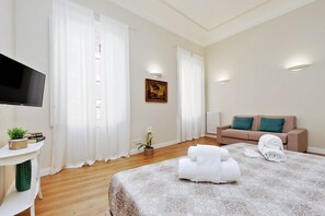 4 bedrooms, iron/ironing board, WiFi, bed sheets - LUXURY APARTMENT FOR UP 12 PEOPLE IN THE CENTER OF ROME (Roma)