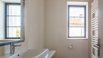 Gratis toalettartiklar och hårtork