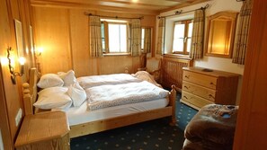 1 bedroom, in-room safe, WiFi, bed sheets