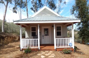Exterior detail - Hummingbird Cottage  A Farmstyle Retreat (Vista)