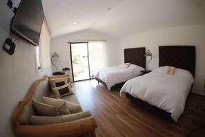 Quarto quádruplo | Wi-Fi de cortesia, roupa de cama