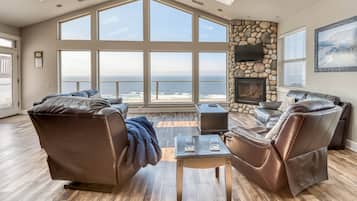 Televisión, chimenea, futbolito y tenis de mesa