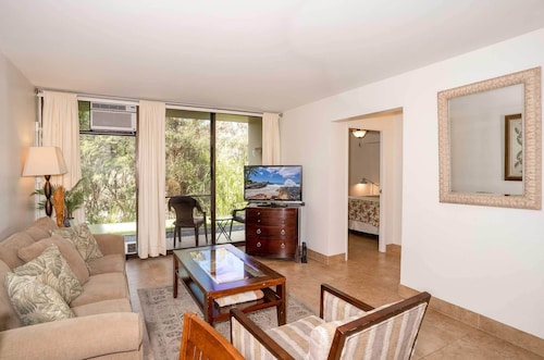 Pacific Shores #B-109 Convenient Location, Walk Everywhere, Close to beach!