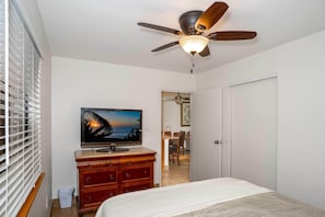 2 slaapkamers, een strijkplank/strijkijzer, gratis wifi, beddengoed