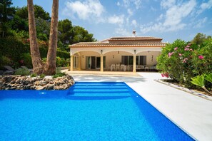 Pool - Beautiful and comfortable villa in Javea, Costa Blanca, Spain  with private pool for 4 persons (Javea)