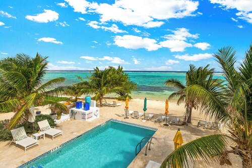 The Starfish Oceanfront Studio Cottage in East End