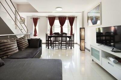 3 BR townhouse in Chiangmai city near old town and near bazaar