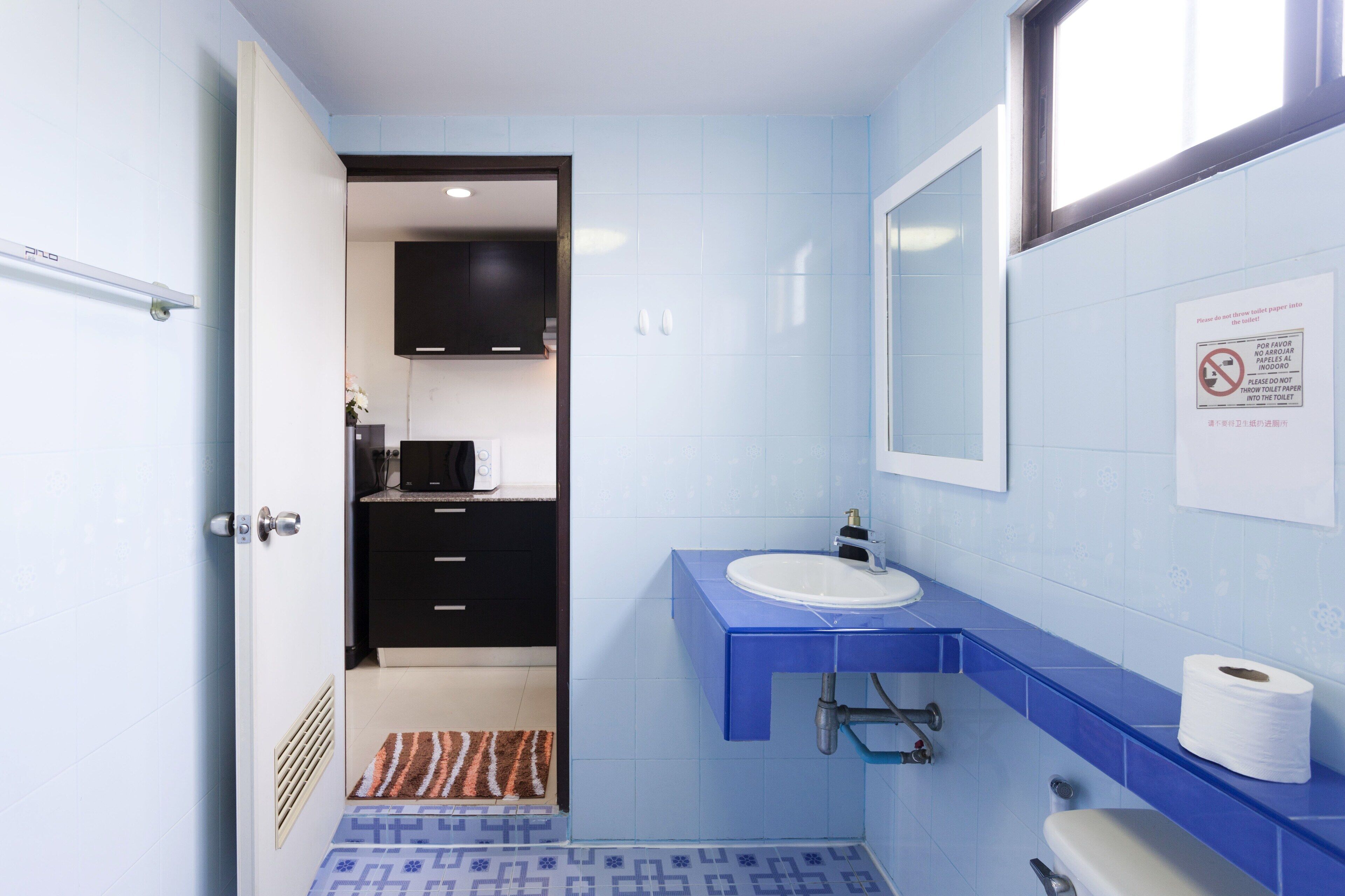 Fridge, microwave, stovetop, electric kettle