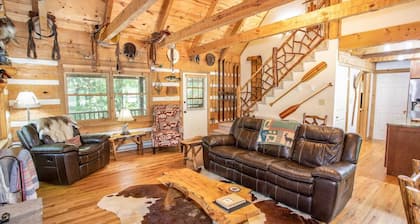 Mountain Cabin with Access to Lakes & Waterfalls