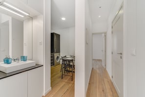 City Apartment, Terrace (APT1) | Private kitchen | Full-size fridge, microwave, stovetop, coffee/tea maker - Alcantara 65 Riverside (Lisbon)