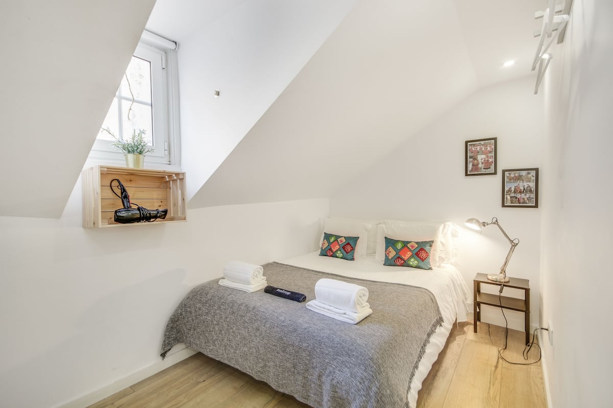 Studio (APT3) | Individually decorated, blackout curtains, iron/ironing board, free WiFi