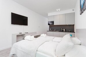 Iron/ironing board, WiFi, bed sheets