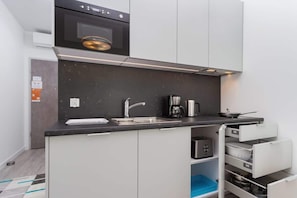 Fridge, microwave, stovetop, coffee/tea maker