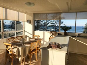3-Bedroom Apartment | 私人厨房 | 大冰箱、微波炉、烤箱、炉灶