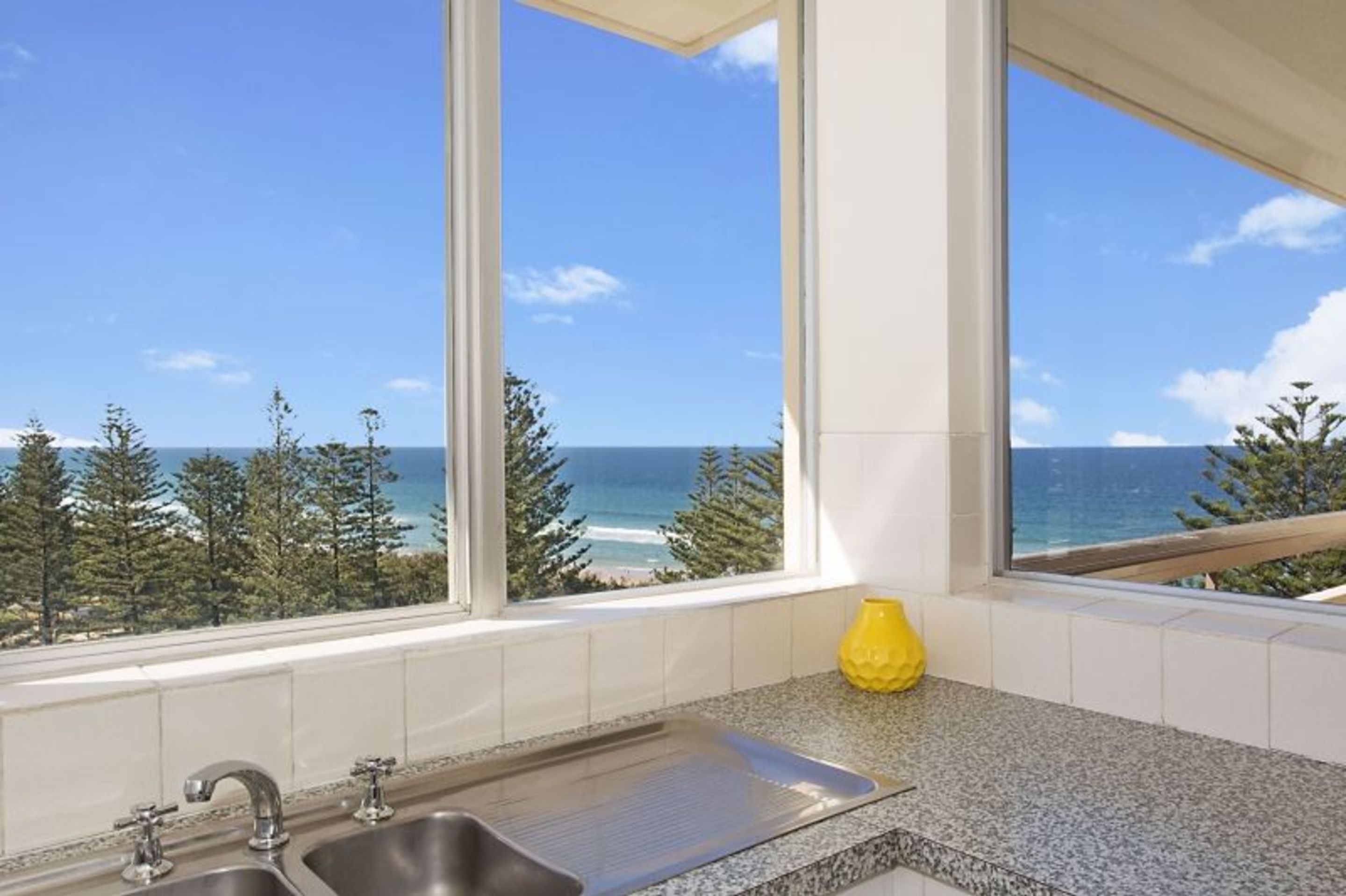 Oceania Beachside Holiday Apartments — image 23