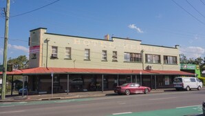 A two-story building with the sign "HOTEL WICKERWICK" on the facade. - Kerwick Hotel (Redbank)