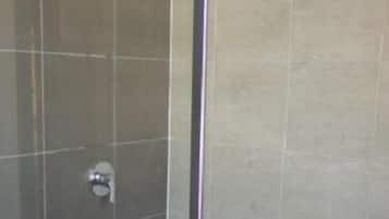 Singola Basic | Bagno | Doccia
