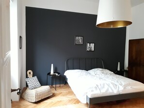 3 Schlafzimmer, Schreibtisch, Bügeleisen/Bügelbrett, WLAN