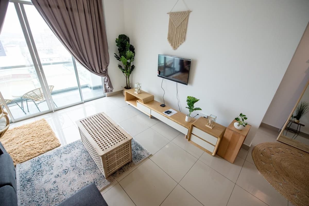 Apartment, 3 Bedrooms (Urban Jungle) | Ruang tamu | TV LED, Netflix, perkhidmatan penstriman 