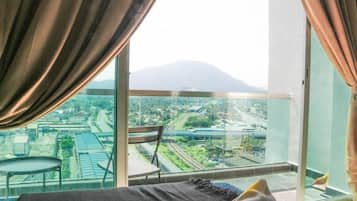 Apartment, 3 Bedrooms (Mountain view) | Pemandangan dari bilik