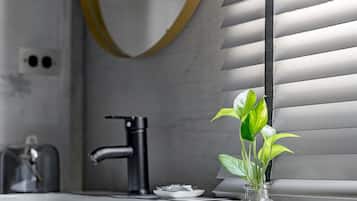 Comfort Double Room | Bathroom sink