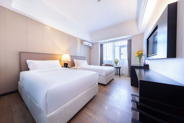 In-room safe, blackout curtains, free WiFi, bed sheets - Zhuhai Aqueen Hotel (Zhuhai)