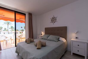 2 bedrooms, iron/ironing board, WiFi, bed sheets - Parque Santiago II 79 - Two Bed with pool view (Playa de la Américas)
