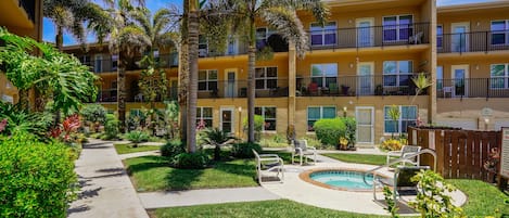 Condo, 2 Bedrooms | Property grounds