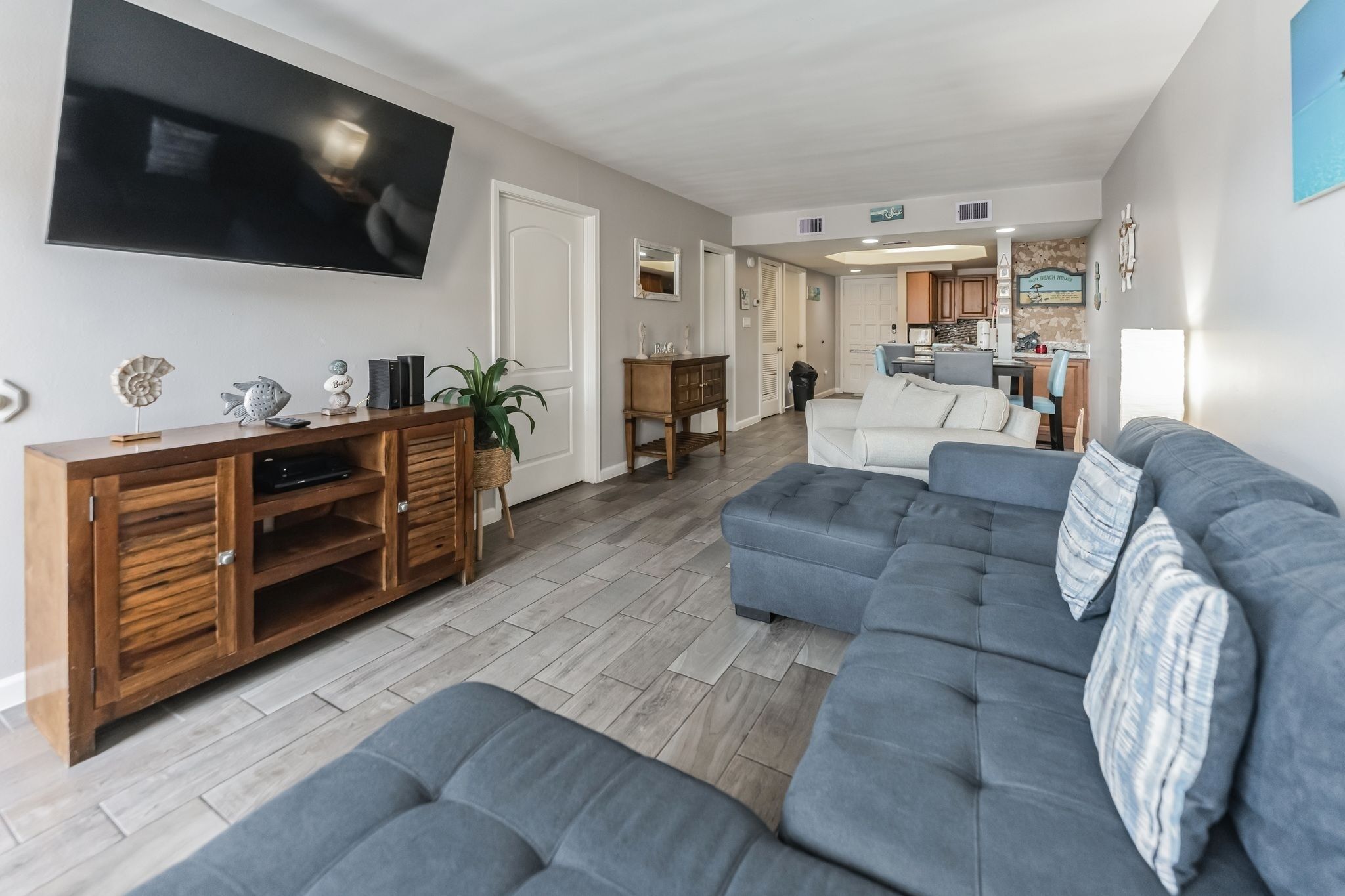 Condo, 2 Bedrooms | Living area