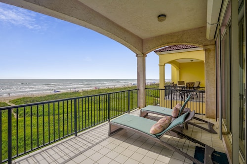 Incredible Views From Oceanfront 3 Bedroom  Townhouse by RedAwning