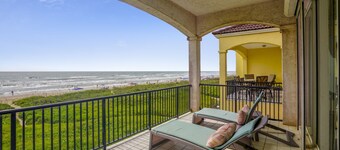 Incredible Views From Oceanfront 3 Bedroom  Townhouse by RedAwning