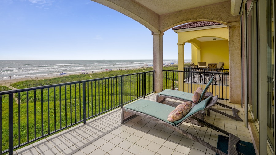 Incredible Views From Oceanfront 3 Bedroom Townhouse by RedAwning