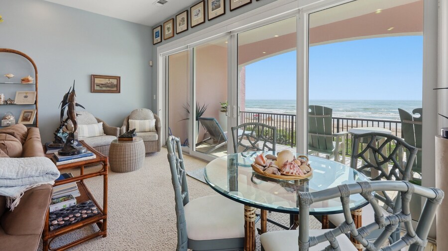 Incredible Views From Oceanfront 3 Bedroom Townhouse by RedAwning