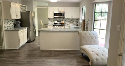 IAH 4 Bedroom Large Kingwood Humble Houston House