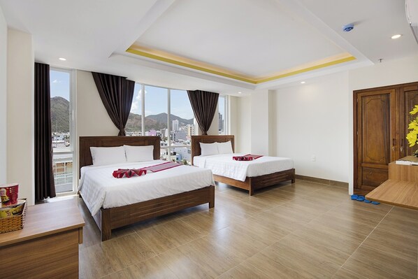 Desk, iron/ironing board, free WiFi, bed sheets - Truong Thinh Hotel (Nha Trang)