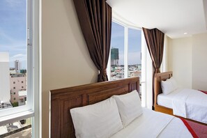Desk, iron/ironing board, free WiFi, bed sheets - Truong Thinh Hotel (Nha Trang)