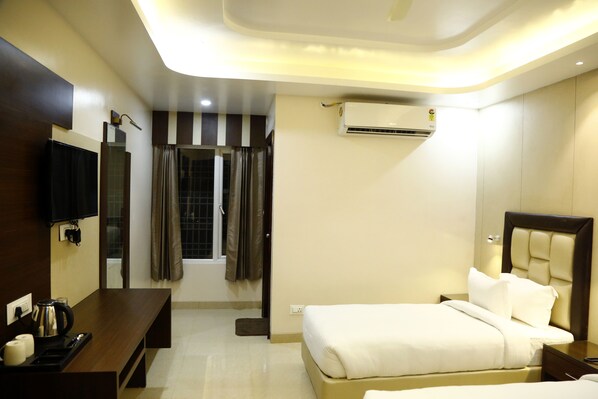 In-room safe, desk, laptop workspace, blackout curtains