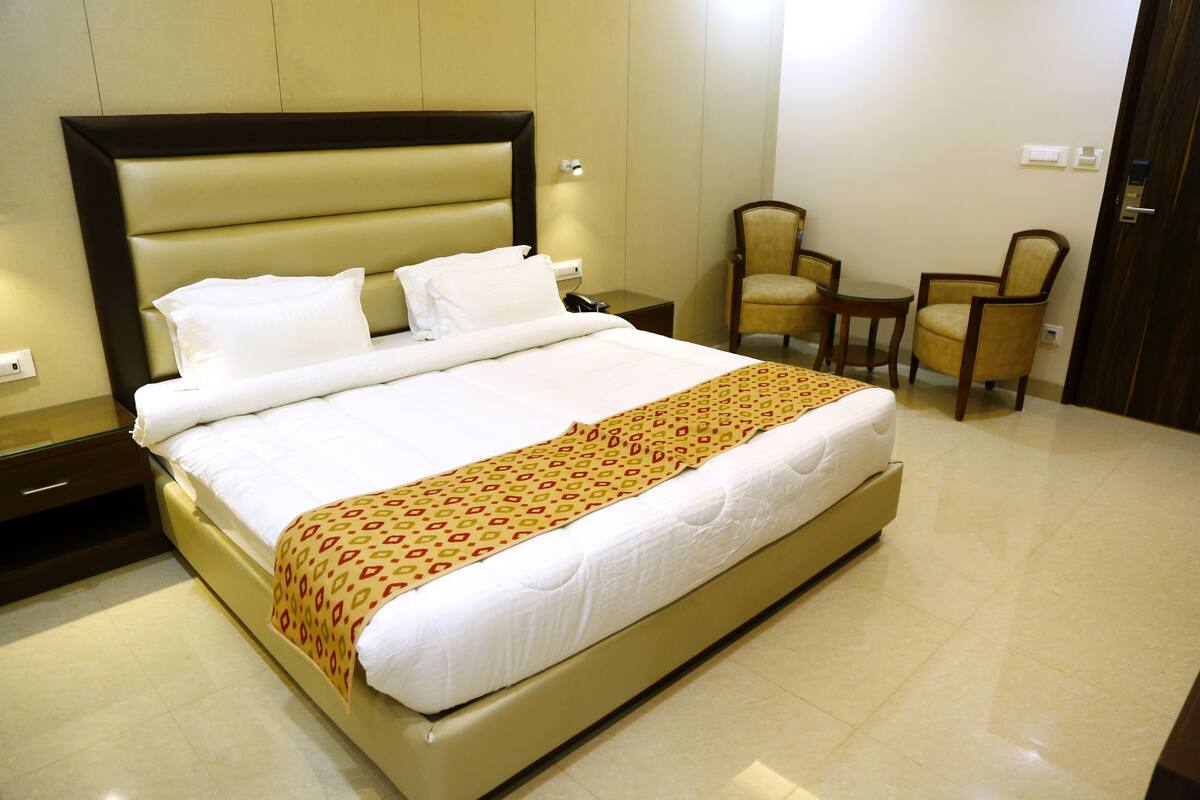 In-room safe, desk, laptop workspace, blackout curtains