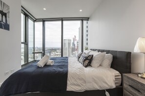 City Apartment, 2 Bedrooms, 2 Bathrooms | 2 bedrooms, iron/ironing board, travel cot, free WiFi