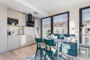 Fridge, microwave, stovetop, coffee/tea maker - Air-conditioned Apartment with Parking | Close to Old Town (Kraków)