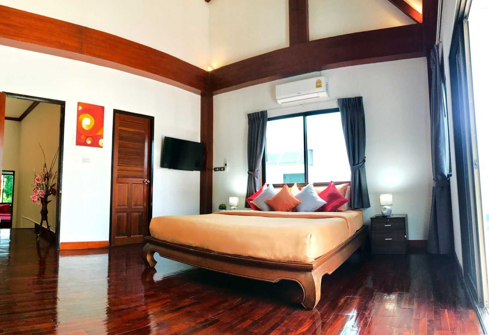 2 chambres, coffres-forts dans les chambres, fer et planche à repasser