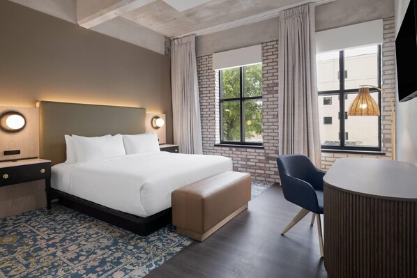 Junior Suite, 1 King Bed (Deluxe Mobility, Roll-In Shower)