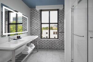 Shower, rainfall showerhead, free toiletries, hair dryer