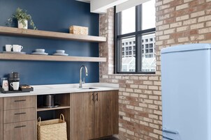 Hypo-allergenic bedding, in-room safe, desk, laptop workspace