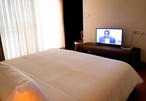Deluxe Apartment | 1 bedroom, in-room safe, desk, soundproofing - Siam Bright Suite (Bangkok)