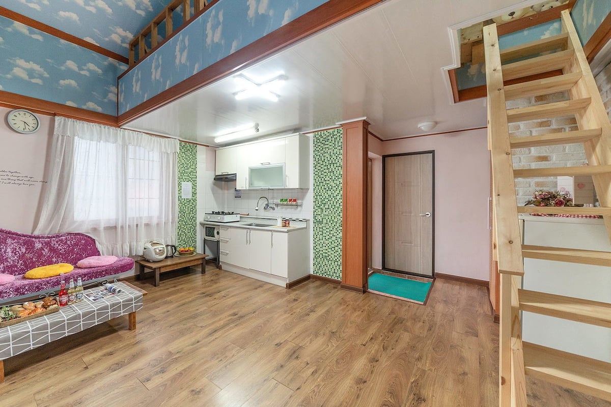 Room (204) | Living area