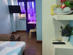 Basic Double or Twin Room, 1 Double Bed | Desk, free WiFi, bed sheets - Casa Sarmiento Travelers Inn (Laoag)