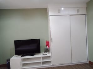 Standard Double Room, Shared Bathroom | Television - Casa Sarmiento Travelers Inn (Laoag)
