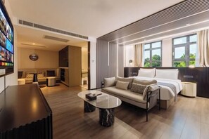 Minibar, desk, blackout curtains, iron/ironing board - Ejura Hotel (Guangzhou North Station Branch) (Guangzhou)